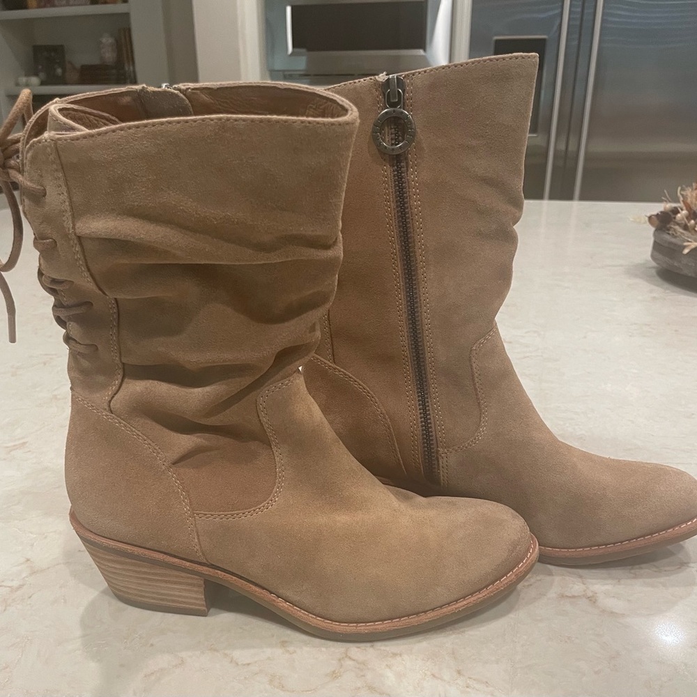 Soffft Sharnell Lace-up Boots. Size 7.